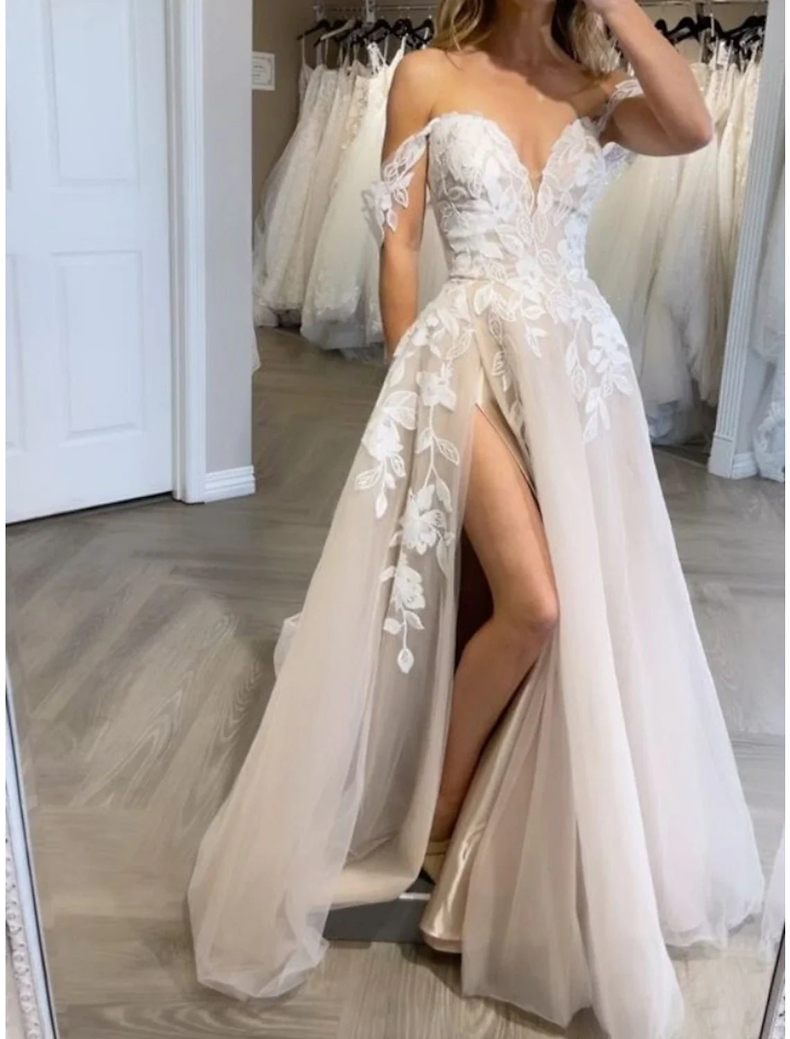 Beach Formal Wedding Dresses A-Line Off Shoulder Sleeveless Sweep / Brush Train Lace Bridal Gowns With Pleats Split Front Classic Satin Gown